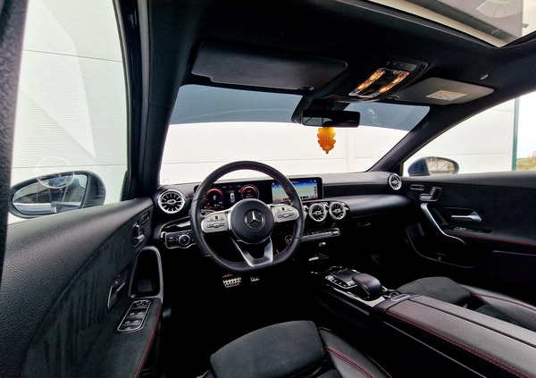 Mercedes-Benz Klasa A cena 123900 przebieg: 30000, rok produkcji 2019 z Goleniów małe 781
